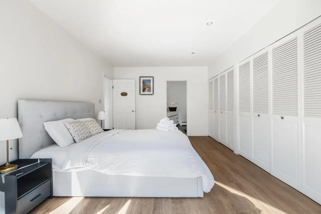 Sunny 1-Bedroom Private Rooms In Charming Vancouver Canada